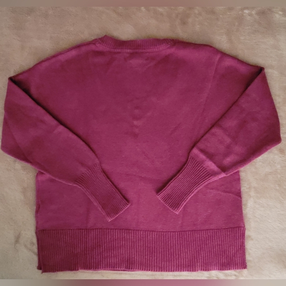 Tahari Plum V-neck 3/4 Sleeve Women Sweater Size XS NWOT - Picture 2 of 3